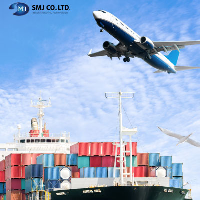 SMJ株式会社 様 会社案内制作実績：青空と海を背景にグローバルに躍進するSMJ株式会社