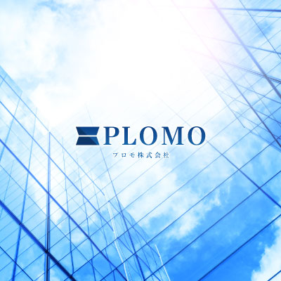 プロモ株式会社 様 会社案内制作実績：青く透明感のある背景に浮かぶ、プロモ株式会社のロゴ