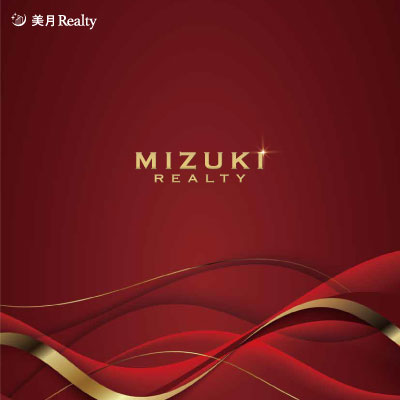美月リアルティ株式会社 様 会社案内制作実績：深紅の壁にゴールドの社名ロゴ