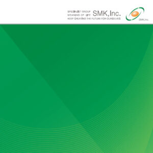 株式会社SMK 様 会社案内制作実績：SMK会社案内の表紙。明るい緑色のグラデーション背景に企業ロゴ