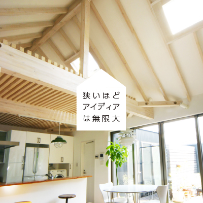 一級建築士事務所 設計工房 様 会社案内制作実績：光が差し込む、木製模型が置かれたミニマルな建築事務所