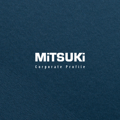 みつき税理士法人 様 会社案内制作実績：紺色の背景に浮かび上がる、みつき税理士法人のロゴ