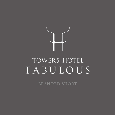 タワーズホテル ファビュラス 様 リーフレット制作実績：高層ビル群を背景にしたタワーズホテルファビュラス外観